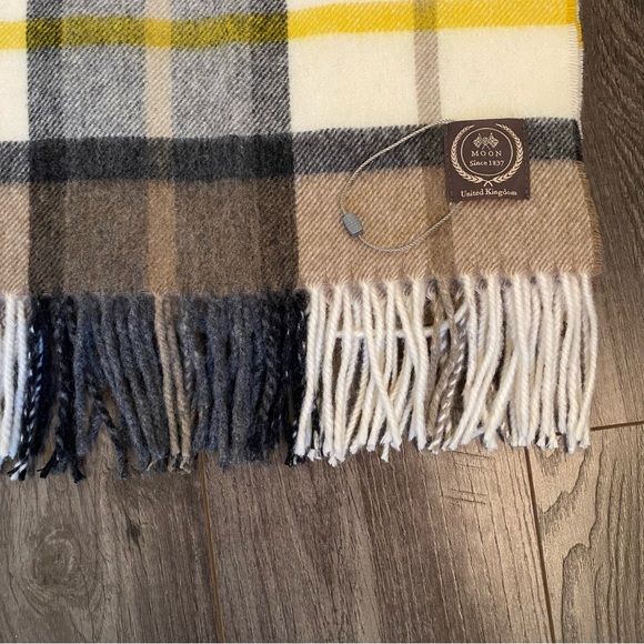 Moon Merino merino wool scarf made in British isles since 1837 100% pure merino - Picture 8 of 8